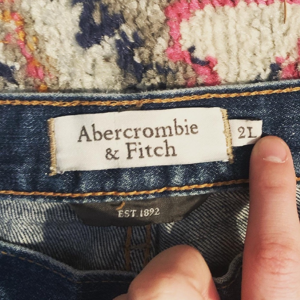Wide legged jeans